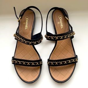 Channel black w gold chain classic sandals
